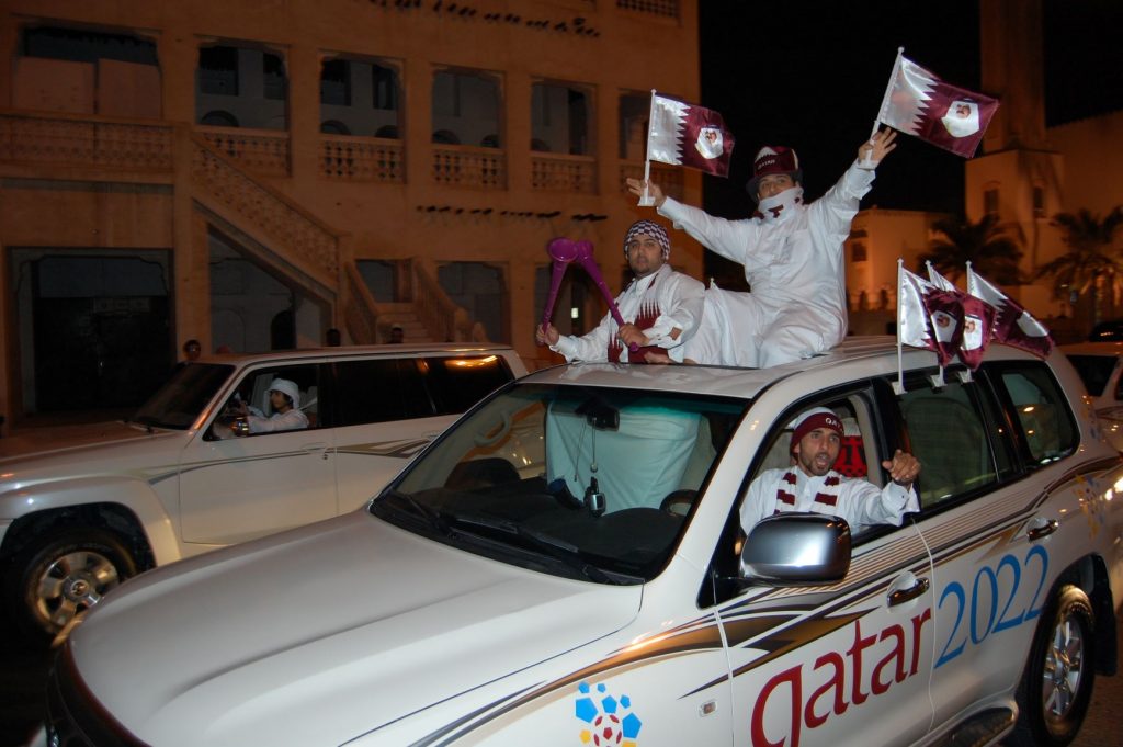 Doha faz a festa na noite da Copa Em Doha, torcedores comemoram a escolha do Catar como sede da Copa do Mundo de 2022