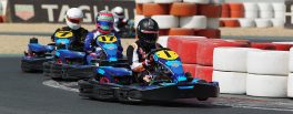 Pilotando um kart em Dubai