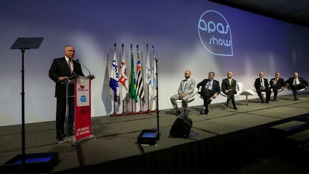 Supermercados são termômetro da economia, diz Temer na Apas