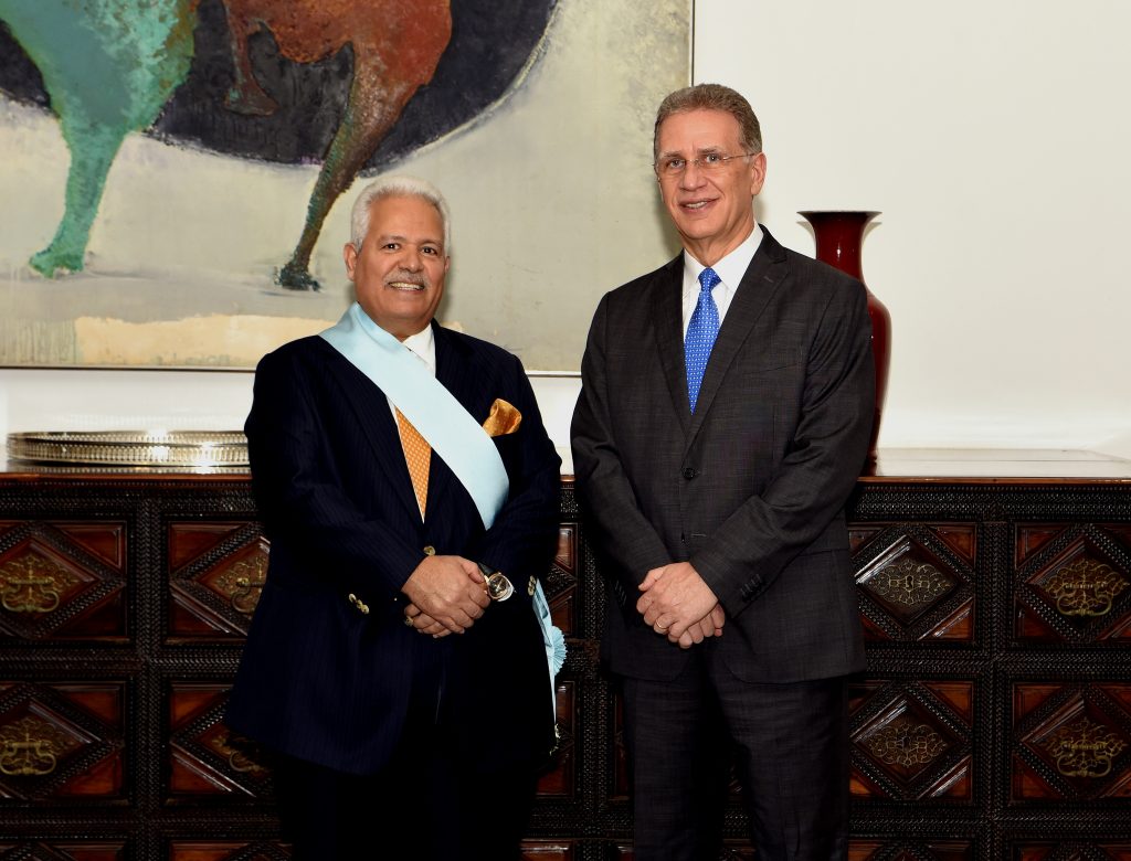 Diplomata catariano recebeu medalha do embaixador Fernando de Abreu