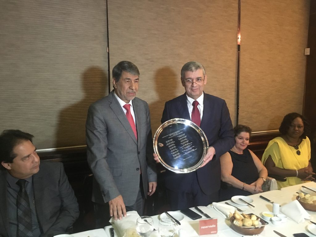 Embaixadores da Palestina, Ibrahim Alzeben (esq.), e da Liga Árabe, Nacer Alem