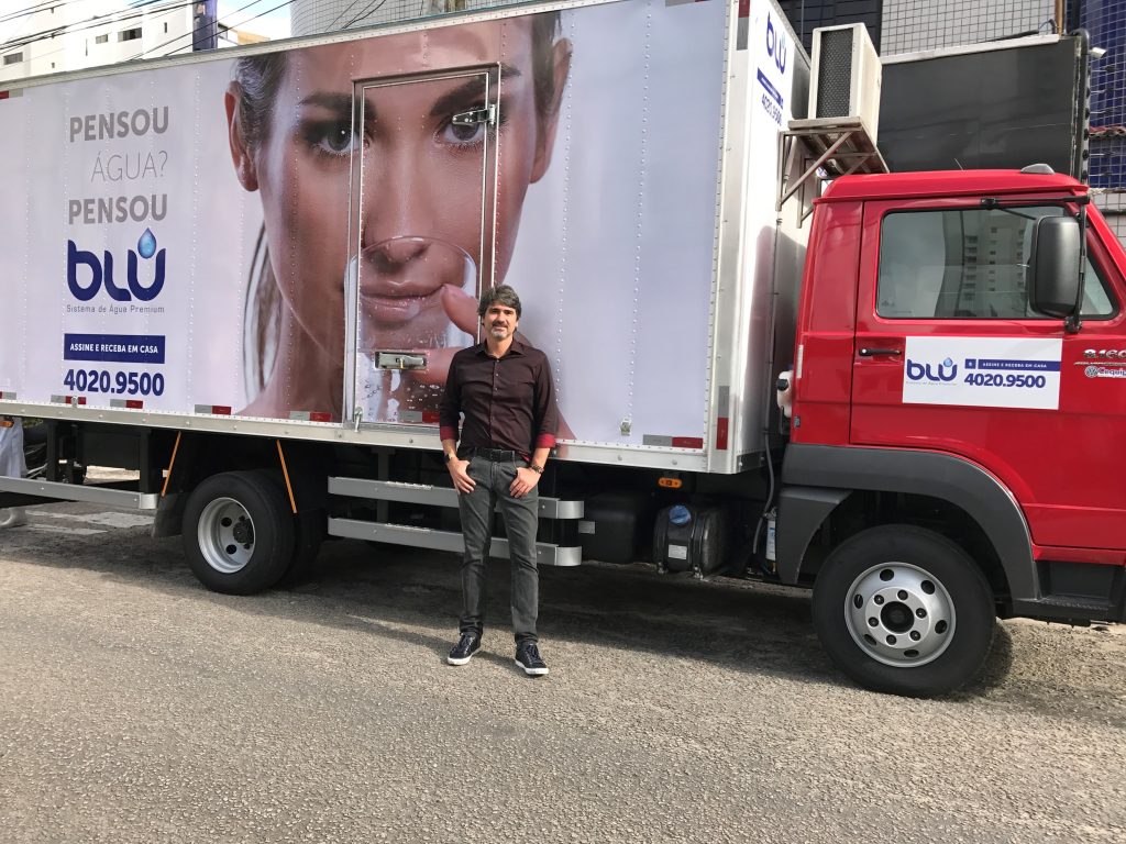 Hissa é dono da empresa de abastecimento de água Blu