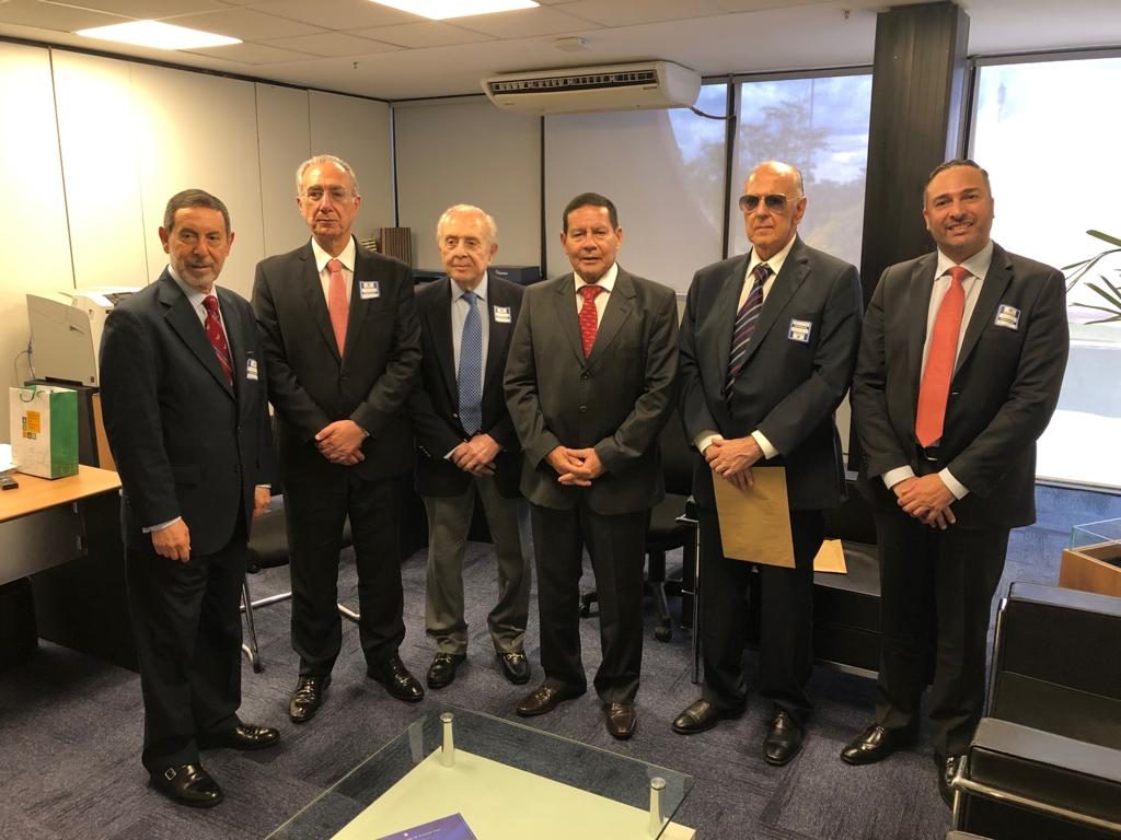 Diretores da Câmara Árabe se reuniram com Hamilton Mourão