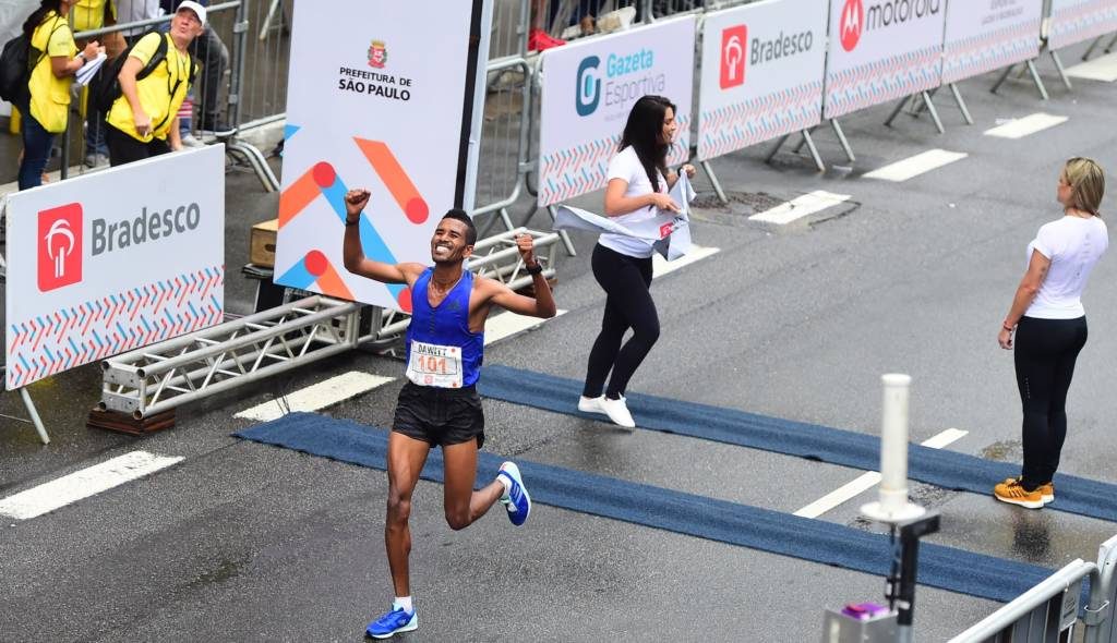 O corredor bicampeão da Corrida Internacional de São Silvestre, o etíope naturalizado barenita Dawitt Admasu