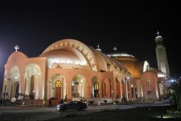 Egito inaugura mega mesquita e catedral