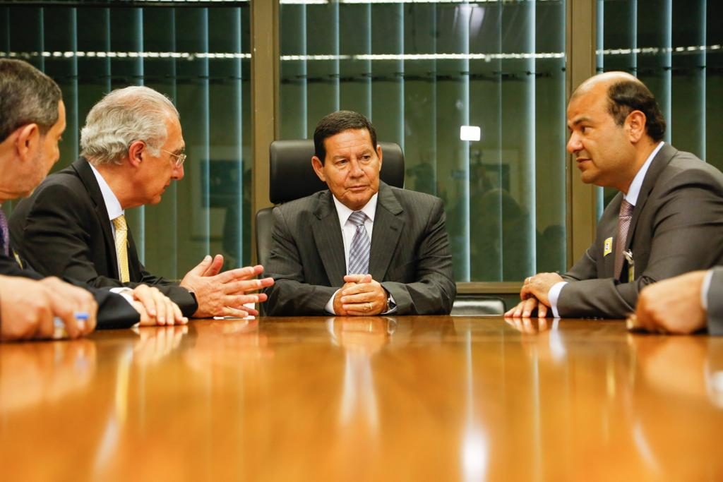 Da esq. p/ dir. Chohfi e Hannun, da Câmara Árabe, Mourão e Hanafy