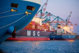 DP World assina acordo para compra de portos no Chile