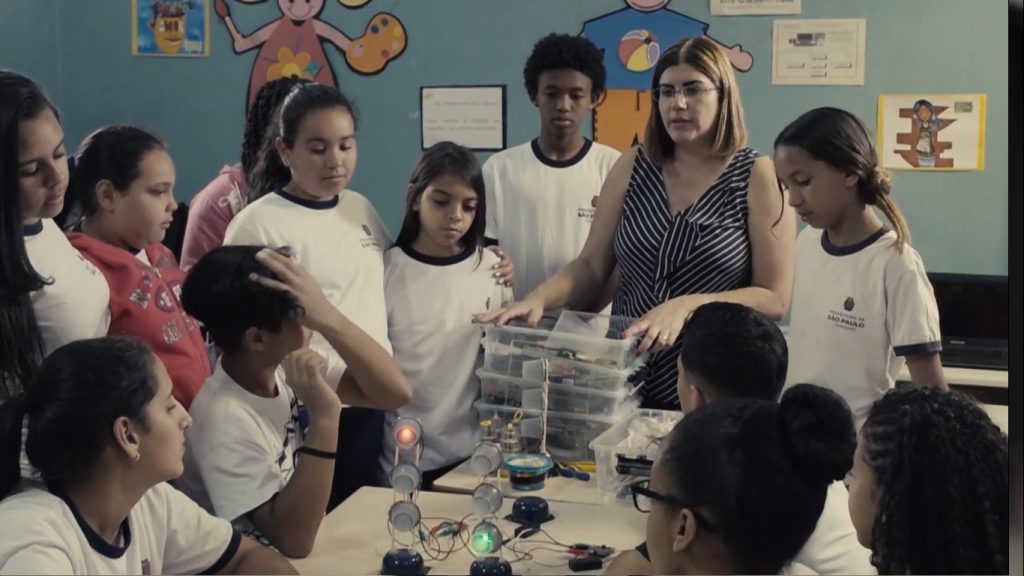 Garofalo decidiu suprir a pouca educação ligada à tecnologia que os alunos recebiam.