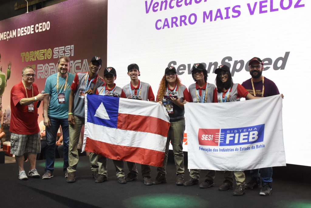 Os alunos estudaram por três meses, incluindo o período de férias, para chegar ao protótipo que venceu o campeonato nacional.
