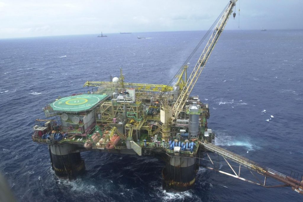 ANP publica pré-edital da 16ª licitação de petróleo Plataforma de petróleo