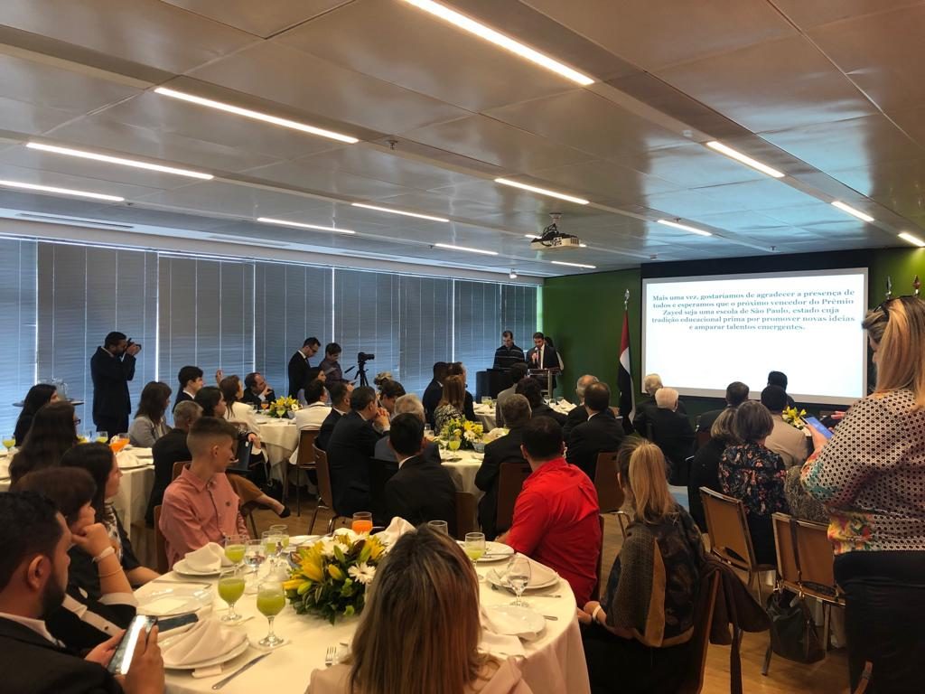 Apresentação sobre o Prêmio Zayed de Sustentabilidade na Câmara Árabe