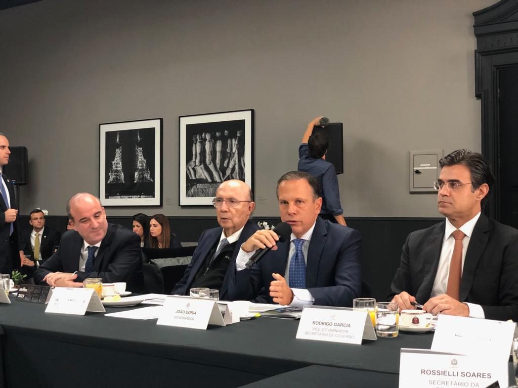 João Doria dá entrevista a correspondentes estrangeiros