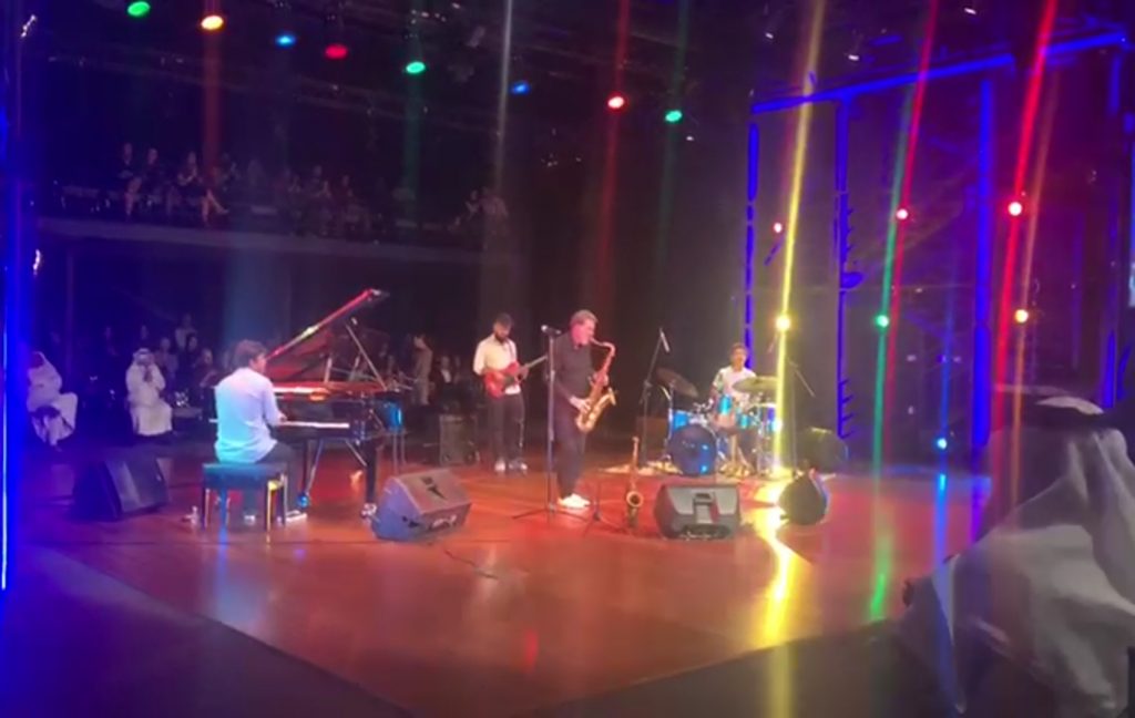 Leo Gandelman e sua banda se apresentam no Kuwait