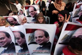 Egito aprova mandato maior para presidentes