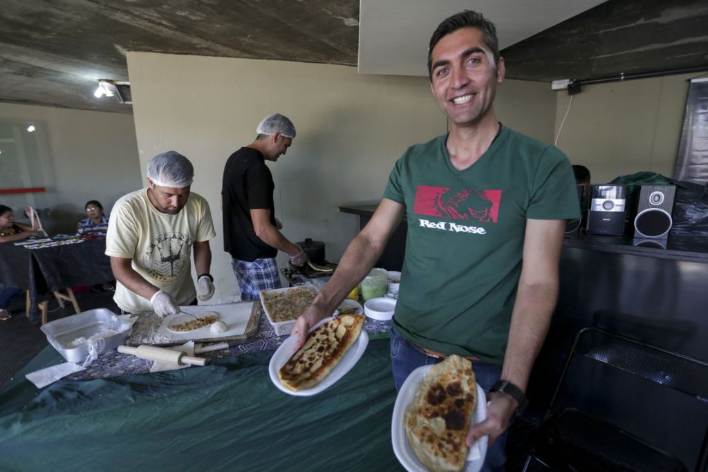 Brazil: 22% of refugees are in entrepreneurial activities Muitos refugiados trabalham na área de alimentação