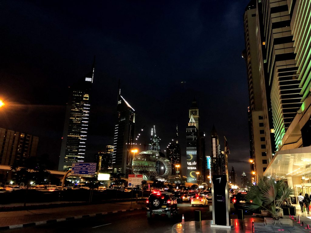 Happy hour in Dubai Sheikh Zayed Road, em Dubai