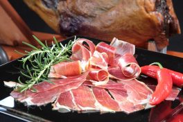 Empresa da Bahia vai produzir presuntos e copas de ovinos