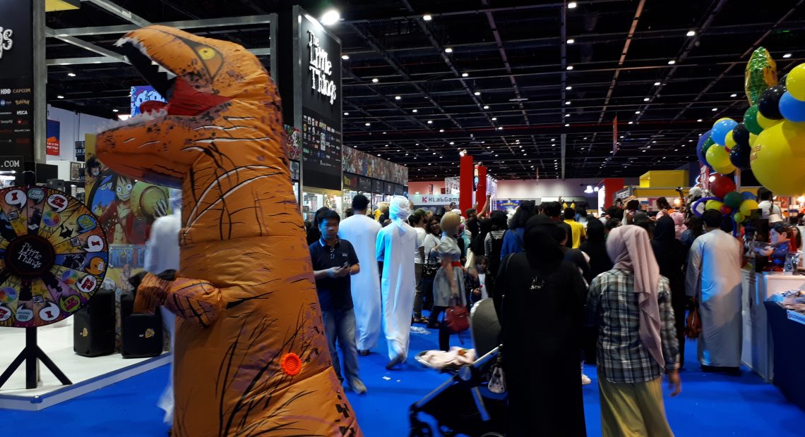 Pokémon, HQ’s e garotas artistas em uma Comic Con em Dubai Agência de