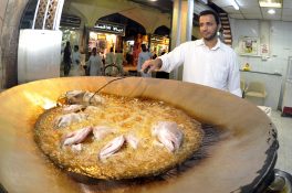 Lojas e restaurantes sauditas poderão operar 24 horas