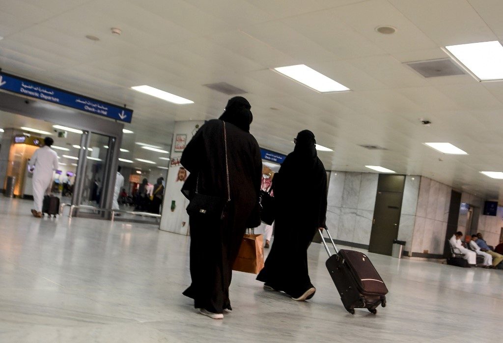 Mulheres sauditas agora podem viajar sozinhas