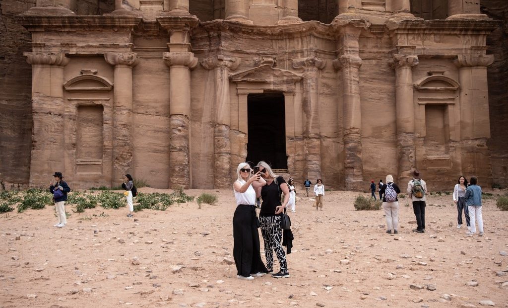 Turistas em Petra, na Jordânia