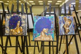 Mulheres árabes e política inspiram artistas egípcios