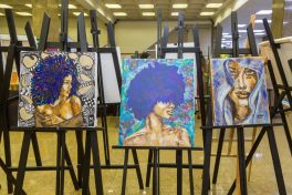 Mulheres árabes e política inspiram artistas egípcios