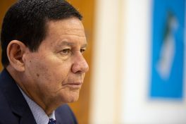Brasil deve ser ‘facilitador’ no Oriente Médio, diz Mourão