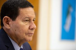 Brasil deve ser ‘facilitador’ no Oriente Médio, diz Mourão