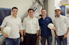 Rodrigo o orientador Diego Caio e Jefferson - foto Clara Lobo