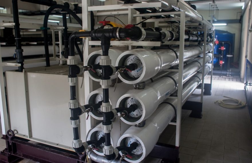 Exemplo de usina de dessalinização de água na Ilha de Bora Bora, na Polinésia Francesa