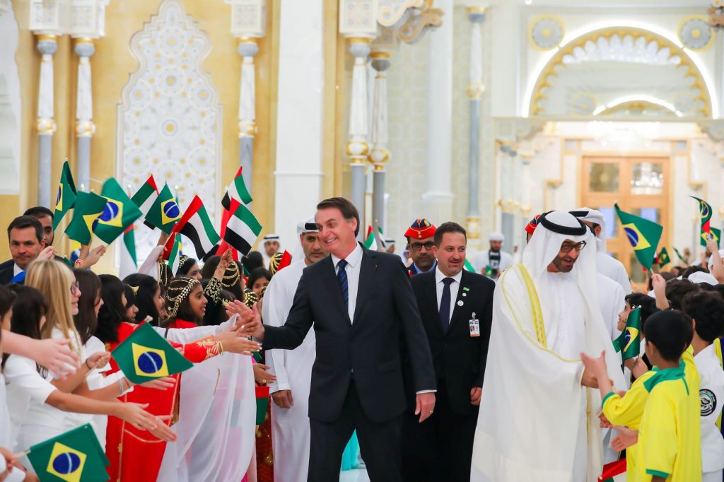 البرازيل والإمارات تهدفان لشراكة إستراتيجية Bolsonaro, do Brasil, e Mohammed Bin Zayed Al Nahyan, dos Emirados