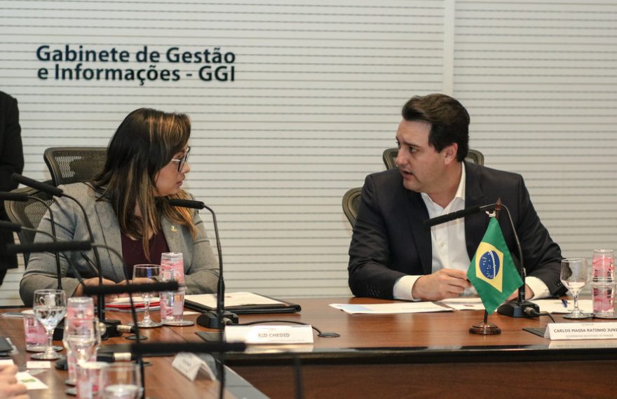 Diretora do Annual Investment Meeting conversa com o governador do Paraná