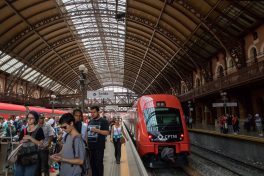 Refugiados vão orientar passageiros da CPTM na F1