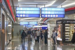 Cai fluxo de passageiros no Aeroporto de Dubai