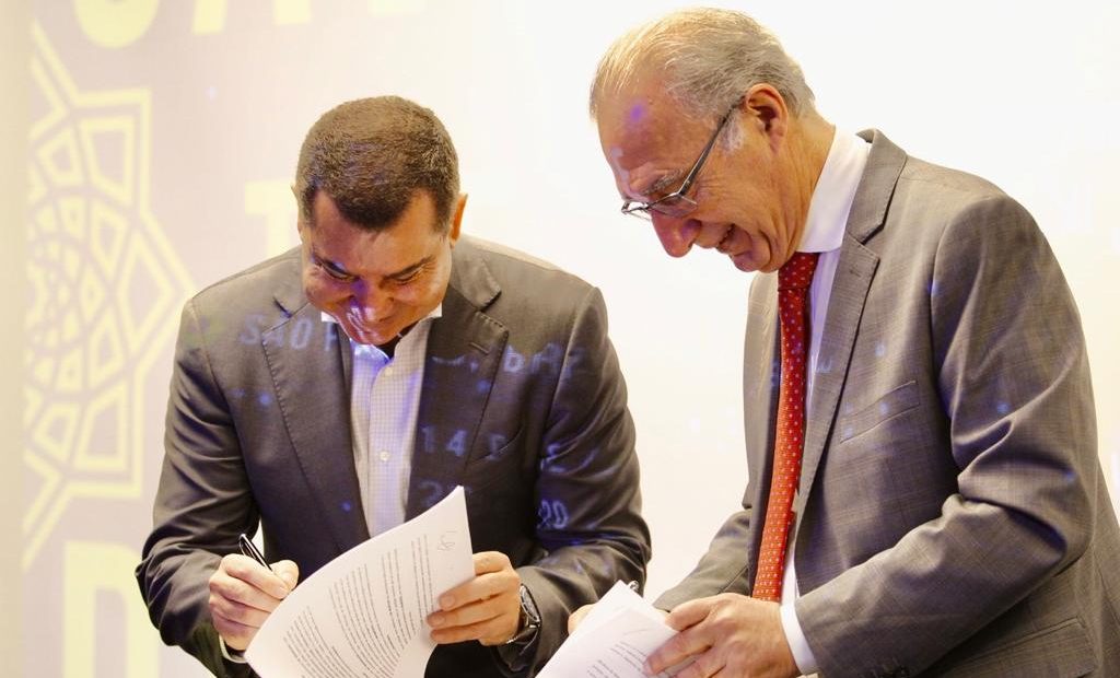 Rubens Hannun (dir.) e Juan Quirós assinaram acordo entre a Câmara Árabe e a SP Negócios