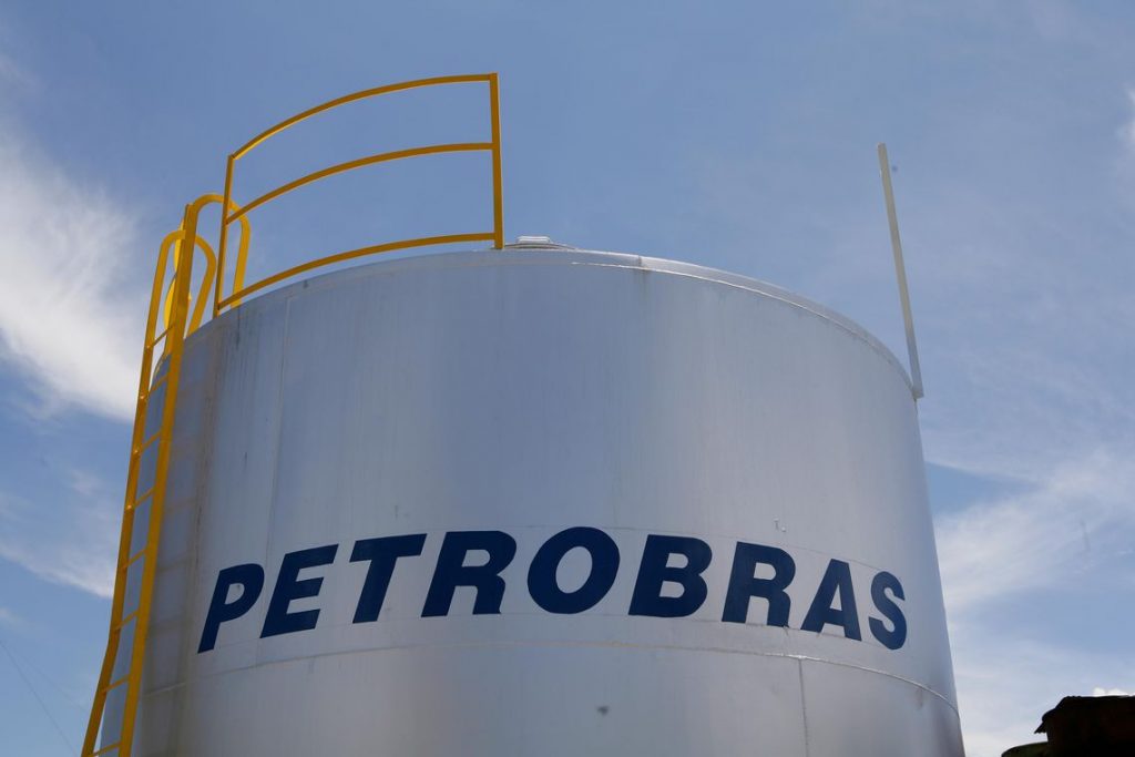 Petrobras colocou refinarias à venda