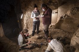 Missão brasileira no Egito descobre poço em tumba de Tebas