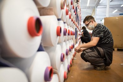 COVID-19 AND MASKS SHORTAGE: A SMALL COMPANY PRODUCES 200 000 CLOTH MASKS A DAY