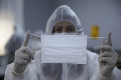 Volunteer teachers produce medical masks