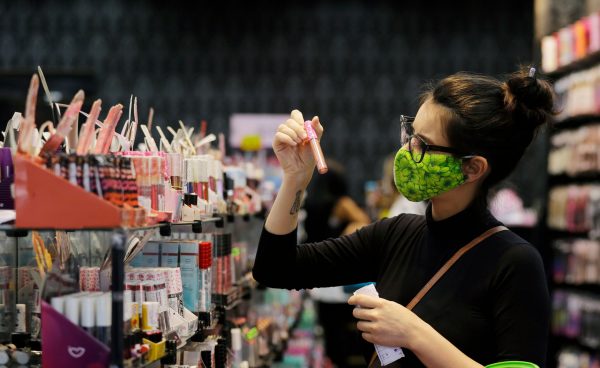 varejo cosmeticos brasil shutterstock