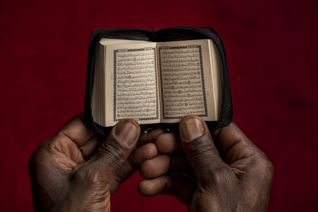 Mostra retrata muçulmanos de origem árabe africana