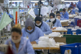 Tunus'ta maske üretimi