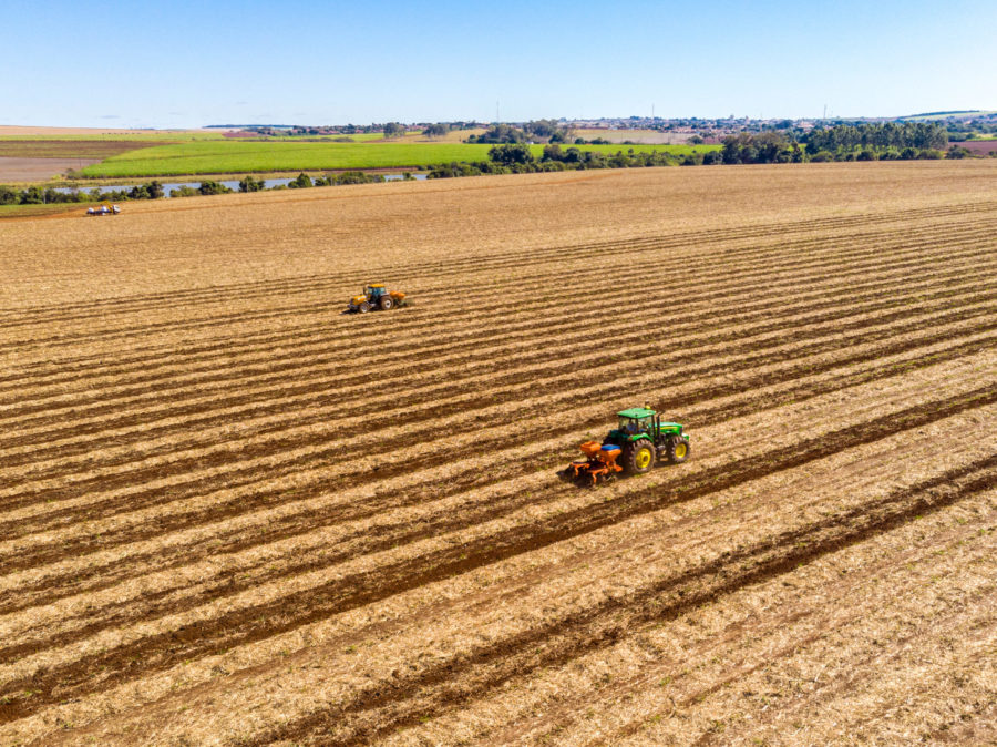 Pederneiras/sã£o,Paulo/brasil,-,05/25/2020:,Agricultural,Machine,Fertilizing,Land,Where,Sugar
