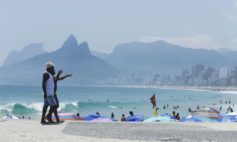 Cariocas e turistas lotam praias no primeiro fim de semana do verão
