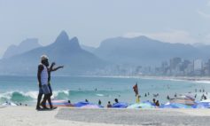Cariocas e turistas lotam praias no primeiro fim de semana do verão