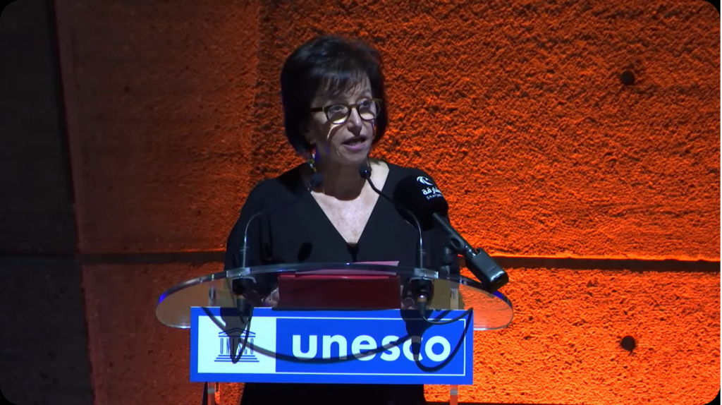 Silvia Antibas recebe prêmio da Unesco para a Cultura Árabe