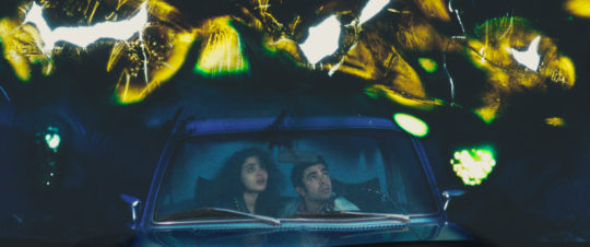 caixa de memoria-Foto casal no carro fogo no fotograma