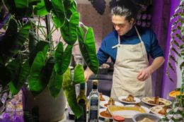 De origem egípcia, chef se especializa em pratos árabes