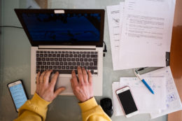 Bahrein firma acordo para facilitar comércio online